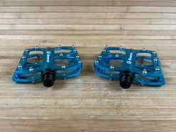 Reverse Components E-Escape Plattformpedale / Pedale Hellblau -Pedal-Verkäufe IMG 0005 b2de5a8f fc22 40bd a4ef cc41e1943e1a