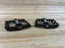 Reverse Components Black One Plattformpedale / Pedale Schwarz/copper -Pedal-Verkäufe IMG 0011 b8046e5d b935 471e b3e7 1fdc30592562