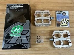 Reverse Components Escape Plattformpedale / Pedale Metallic