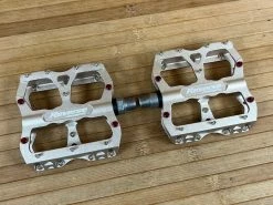 Reverse Components Escape Plattformpedale / Pedale Metallic -Pedal-Verkäufe IMG 0346