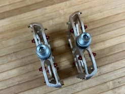 Reverse Components Escape Plattformpedale / Pedale Metallic -Pedal-Verkäufe IMG 0349 f93d4808 0df8 4e62 ab3a 8ef6befdd1cb