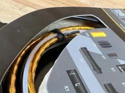 Jagwire Schaltzugset Road & Mountain Elite Link 1x Gold 8 Jagwire Schaltzugset Road & Mountain Elite Link 1x Gold -Pedal-Verkäufe IMG 0481 136715db bad4 417e 81ca 9111b295fffd