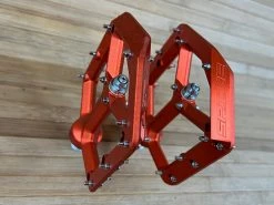 Spank Spike Reboot Pedale / Plattformpedale Orange -Pedal-Verkäufe IMG 0739