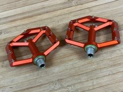 Spank Spike Reboot Pedale / Plattformpedale Orange -Pedal-Verkäufe IMG 0740