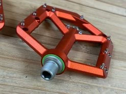 Spank Spike Reboot Pedale / Plattformpedale Orange -Pedal-Verkäufe IMG 0741