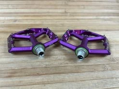 Spank Oozy Trail Reboot Pedale / Plattformpedale Purple -Pedal-Verkäufe IMG 0772 92d41952 e59f 4cd2 9495 2890c25d11fc