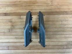 Spank Oozy Trail Reboot Pedale / Plattformpedale Gun Metal -Pedal-Verkäufe IMG 0795