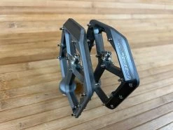 Spank Oozy Trail Reboot Pedale / Plattformpedale Gun Metal -Pedal-Verkäufe IMG 0796