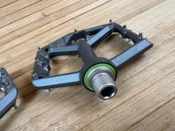 Spank Oozy Trail Reboot Pedale / Plattformpedale Gun Metal -Pedal-Verkäufe IMG 0798