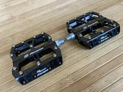 Reverse Components E-Escape Plattformpedale / Pedale Schwarz -Pedal-Verkäufe IMG 1146