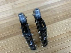 Reverse Components E-Escape Plattformpedale / Pedale Schwarz -Pedal-Verkäufe IMG 1149