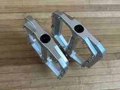 Burgtec MK5 Penthouse Flat Pedals / Pedale Silver Steel Axle -Pedal-Verkäufe IMG 1220 6f3b1242 7e59 4b64 9454 5a8ffcd7a2ae
