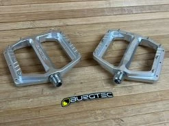Burgtec MK5 Penthouse Flat Pedals / Pedale Silver Steel Axle -Pedal-Verkäufe IMG 1221