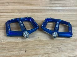 Burgtec MK5 Penthouse Flat Pedals / Pedale Deep Blue Steel Axle -Pedal-Verkäufe IMG 1227