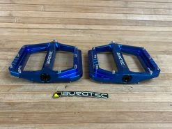 Burgtec MK5 Penthouse Flat Pedals / Pedale Deep Blue Steel Axle -Pedal-Verkäufe IMG 1228