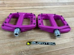 Burgtec MK4 Composite Flat Pedals / Pedale Purple -Pedal-Verkäufe IMG 1247 024bea05 0a88 463a 9f64 583cf3cf9d38
