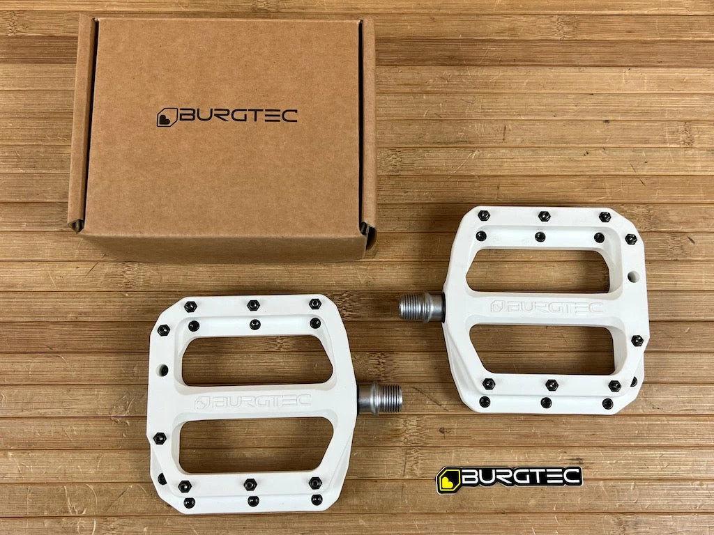Burgtec MK4 Composite Flat Pedals / Pedale White 3 Burgtec MK4 Composite Flat Pedals / Pedale White
