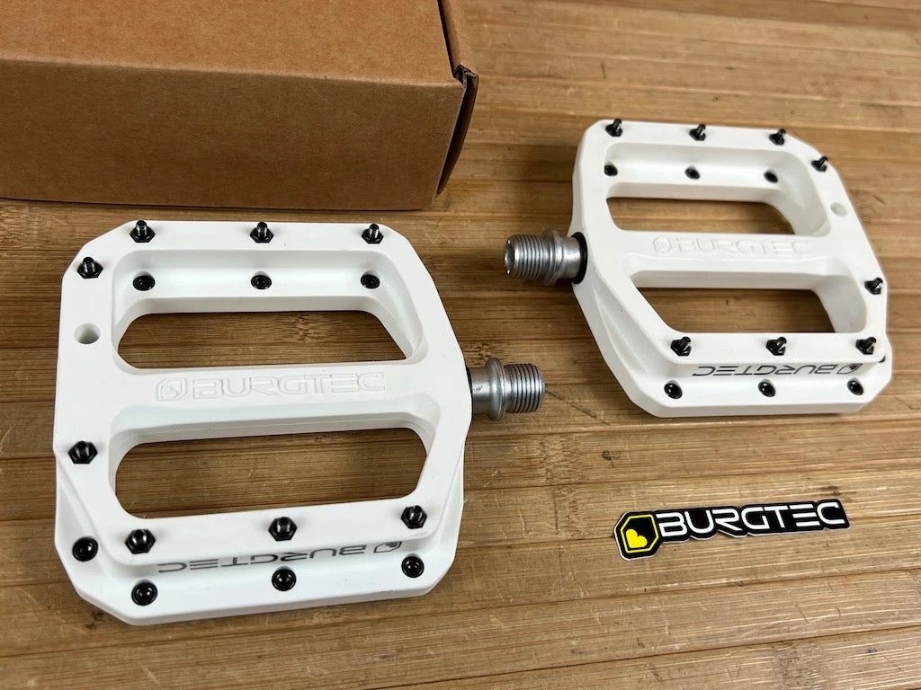 Titelseite -Pedal-Verkäufe IMG 1255