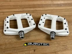 Burgtec MK4 Composite Flat Pedals / Pedale White 9 Burgtec MK4 Composite Flat Pedals / Pedale White -Pedal-Verkäufe IMG 1257