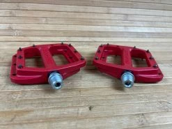 Burgtec MK4 Composite Flat Pedals / Pedale Red -Pedal-Verkäufe IMG 1272