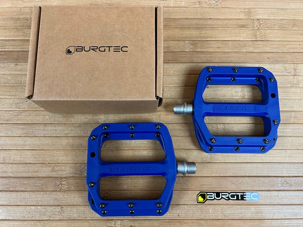 Burgtec MK4 Composite Flat Pedals / Pedale Deep Blue 3 Burgtec MK4 Composite Flat Pedals / Pedale Deep Blue