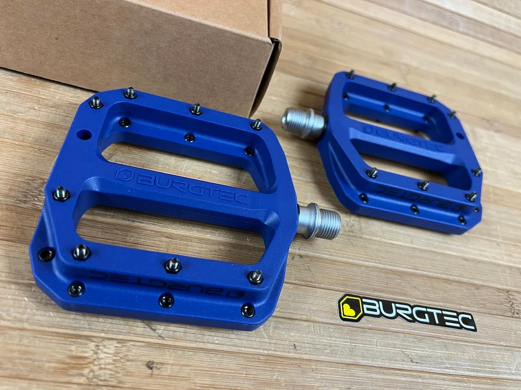 Burgtec MK4 Composite Flat Pedals / Pedale Deep Blue 4 Burgtec MK4 Composite Flat Pedals / Pedale Deep Blue – Bild 2