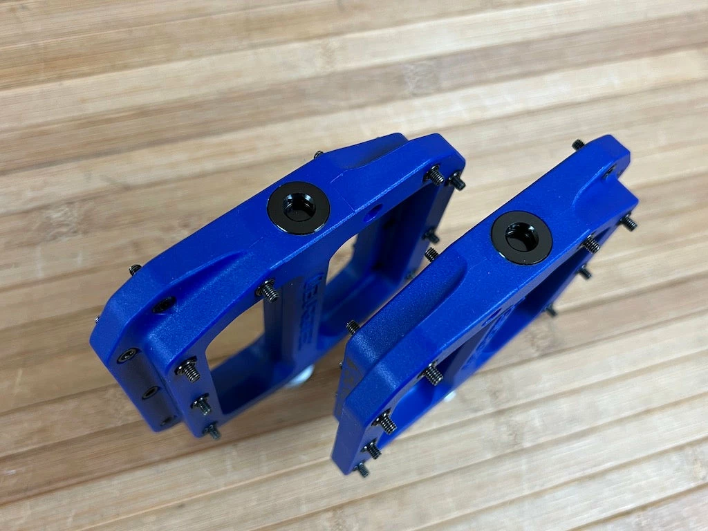 Burgtec MK4 Composite Flat Pedals / Pedale Deep Blue 5 Burgtec MK4 Composite Flat Pedals / Pedale Deep Blue – Bild 3