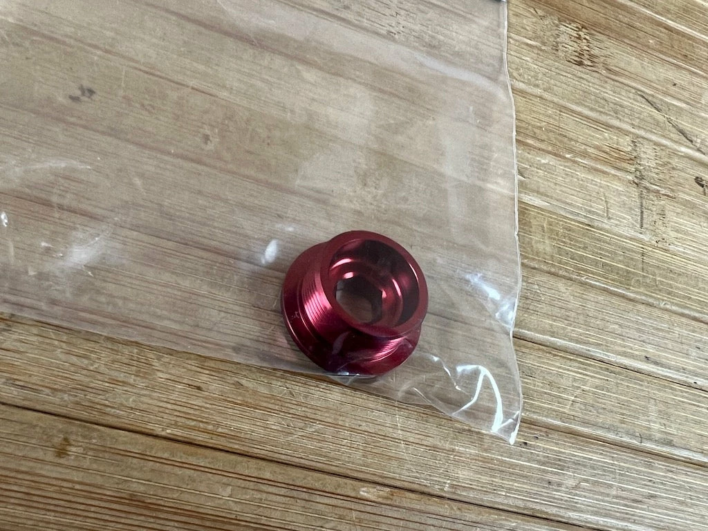 Burgtec Shimano Crank Bolt / Schraube Red 5 Burgtec Shimano Crank Bolt / Schraube Red – Bild 3