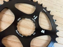 Race Face Kettenblatt Cinch 34T Black OVAL -Pedal-Verkäufe IMG 2298 67cb95ff 7ec8 4048 a89f 189c2e8d444d