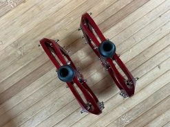 Spank Spoon 110 Pedale / Plattformpedale Rot -Pedal-Verkäufe IMG 3365 17a3ceb9 8886 4e0d bcb7 827baa6598be