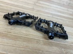 Reverse Components Black One Plattformpedale / Pedale Schwarz 11 Reverse Components Black One Plattformpedale / Pedale Schwarz -Pedal-Verkäufe IMG 6037