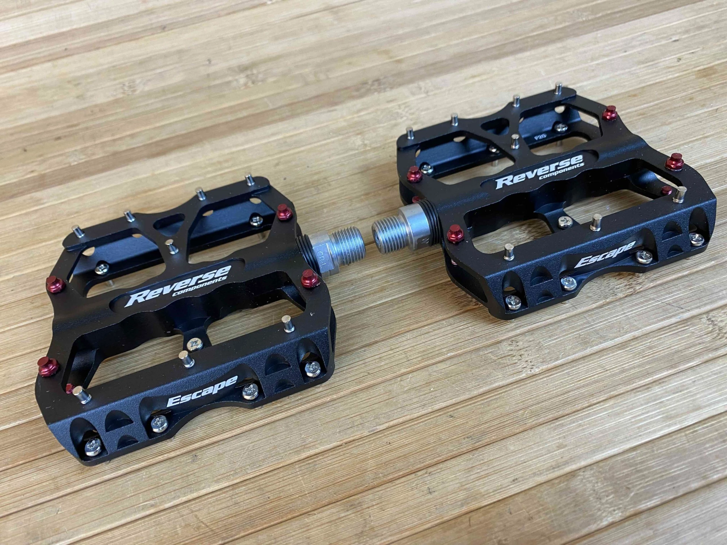 Reverse Components Escape Plattformpedale / Pedale Schwarz 4 Reverse Components Escape Plattformpedale / Pedale Schwarz – Bild 2