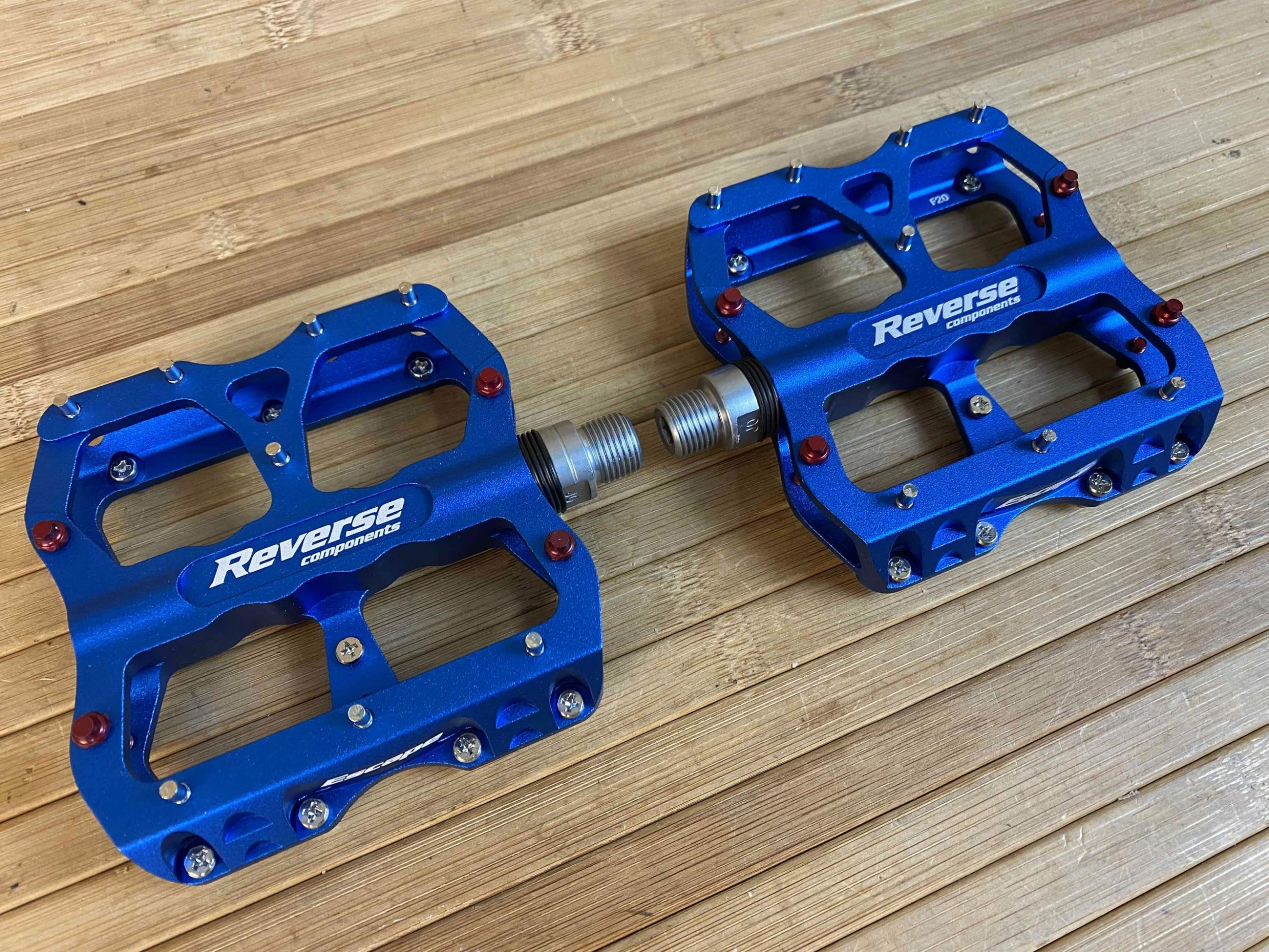 Reverse Components Escape Plattformpedale / Pedale Dunkelblau 4 Reverse Components Escape Plattformpedale / Pedale Dunkelblau – Bild 2