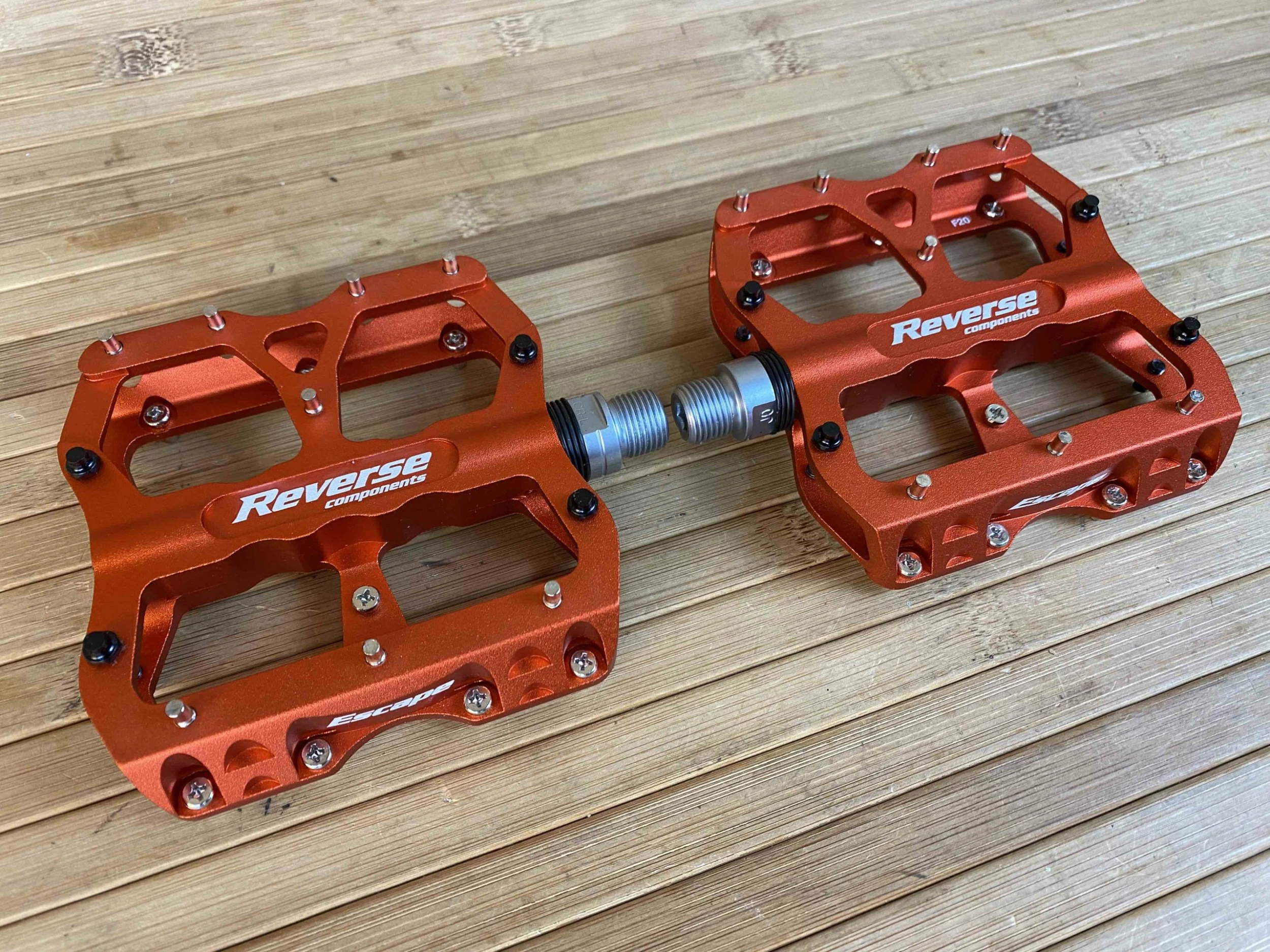 Reverse Components Escape Plattformpedale / Pedale Orange 4 Reverse Components Escape Plattformpedale / Pedale Orange – Bild 2