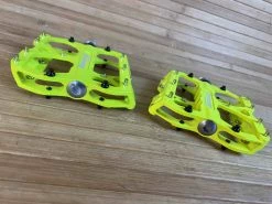 Reverse Components Escape Plattformpedale / Pedale Neongelb 9 Reverse Components Escape Plattformpedale / Pedale Neongelb -Pedal-Verkäufe IMG 6128