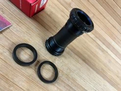SRAM DUB BSA 73 E Type SuperBoost Innenlager -Pedal-Verkäufe IMG 6415 ca235e26 bb70 47a9 bfe2 8b13e3ec44ef