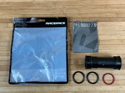 Race Face Pressfit BB92 30mm Innenlager Cinch EXT Seal