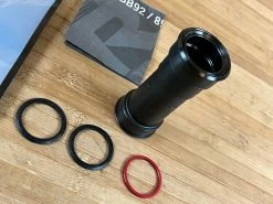 Race Face Pressfit BB92 30mm Innenlager Cinch EXT Seal -Pedal-Verkäufe IMG 7118 422ce7cc 6abc 4502 b7a3 15b525c4b020