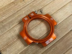 Muc-Off Muc Off Crank Preload Ring Orange -Pedal-Verkäufe IMG 7733 ae75d832 0b35 4fc6 b329 b62e02471c3d
