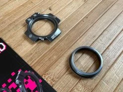Muc-Off Muc Off Crank Preload Ring Grau -Pedal-Verkäufe IMG 7738 a1813068 117b 49a1 8193 8ebe9dad36b5