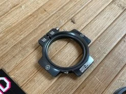 Muc-Off Muc Off Crank Preload Ring Grau -Pedal-Verkäufe IMG 7739 34da997e 76d4 4a5b 9893 b5d4aee6e30d