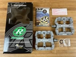 Reverse Components E-Escape Plattformpedale / Pedale Grau