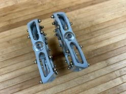 Reverse Components E-Escape Plattformpedale / Pedale Grau 14 Reverse Components E-Escape Plattformpedale / Pedale Grau -Pedal-Verkäufe IMG 7955 7b629886 6f7a 4c42 8925 1448a49c515e