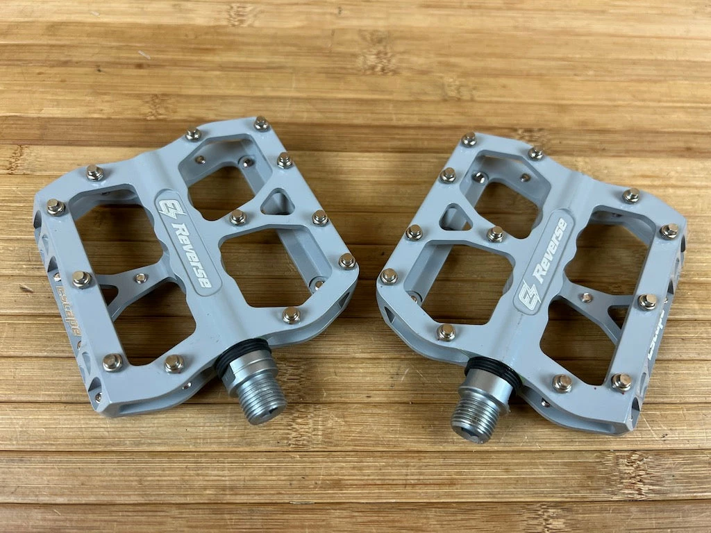 Reverse Components E-Escape Plattformpedale / Pedale Grau 4 Reverse Components E-Escape Plattformpedale / Pedale Grau – Bild 2