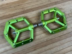 Spank Spike Reboot Pedale / Plattformpedale Green -Pedal-Verkäufe IMG 8950 9a730263 8eb7 472f a9e8 6932b04e59fb