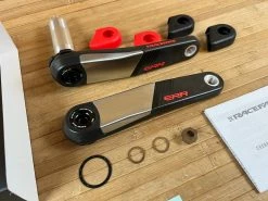 Race Face ERA Carbon Kurbel 170mm Rot 136er Achse -Pedal-Verkäufe IMG 9020