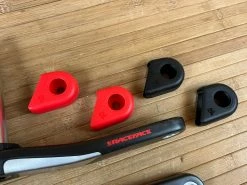 Race Face ERA Carbon Kurbel 170mm Rot 136er Achse -Pedal-Verkäufe IMG 9021