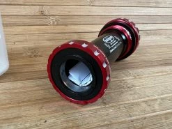 Hope Bottom Bracket Hollowtech II 83mm DH Innenlager Rot -Pedal-Verkäufe IMG 9062