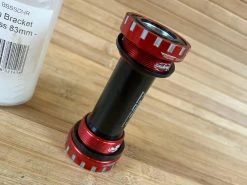 Hope Bottom Bracket Hollowtech II 83mm DH Innenlager Rot -Pedal-Verkäufe IMG 9063