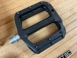 Burgtec MK4 Composite Flat Pedals / Pedale Black -Pedal-Verkäufe IMG 9073